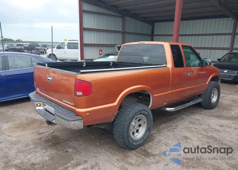 2002 Chevrolet S-10 Ls из США, поврежденный, VIN 1GCDT19W928205374